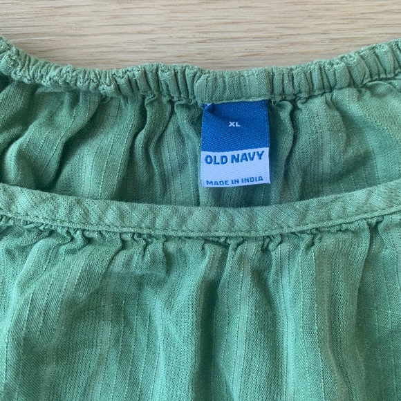 Green top - Picture 3 of 5